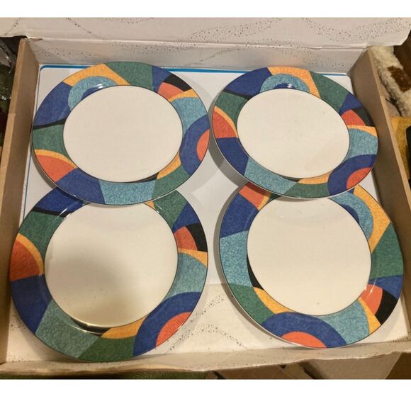 Victoria & Beale Accents 9019 Geometric Dinner Plates set of 4 - Picture 3 of 4